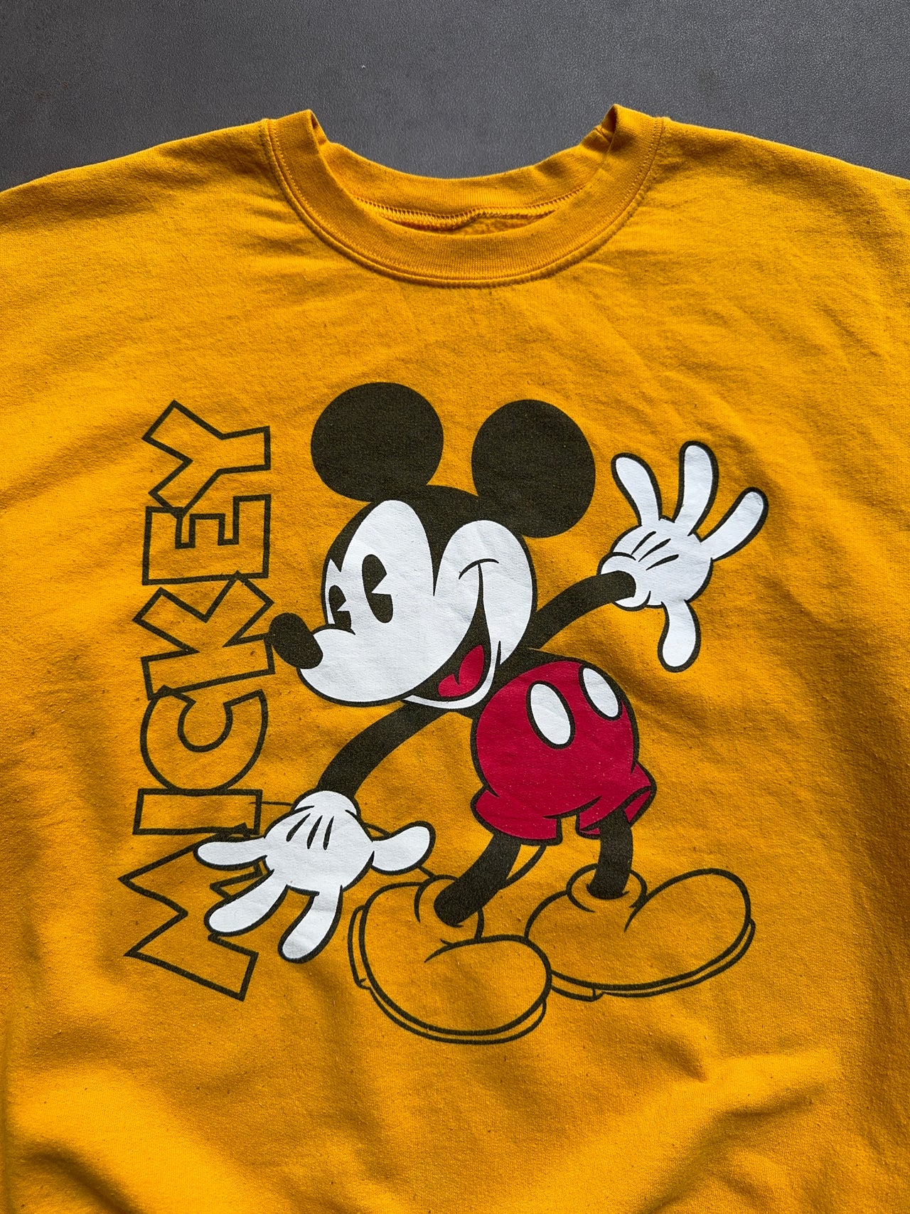 2000s Mickey Mouse crewneck (L)