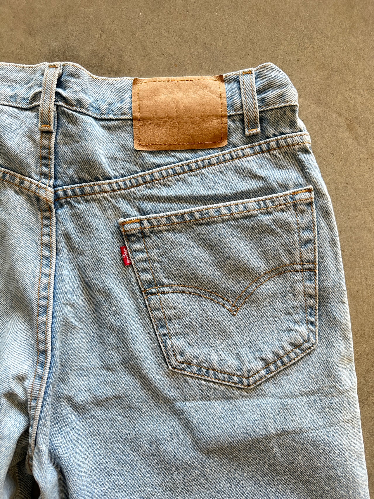 1990s Levis denim shorts (34)