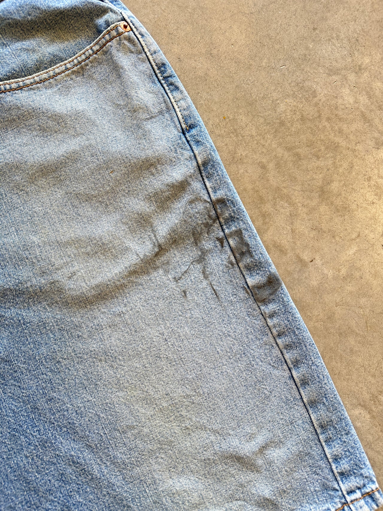 2000s Levis denim shorts (34)