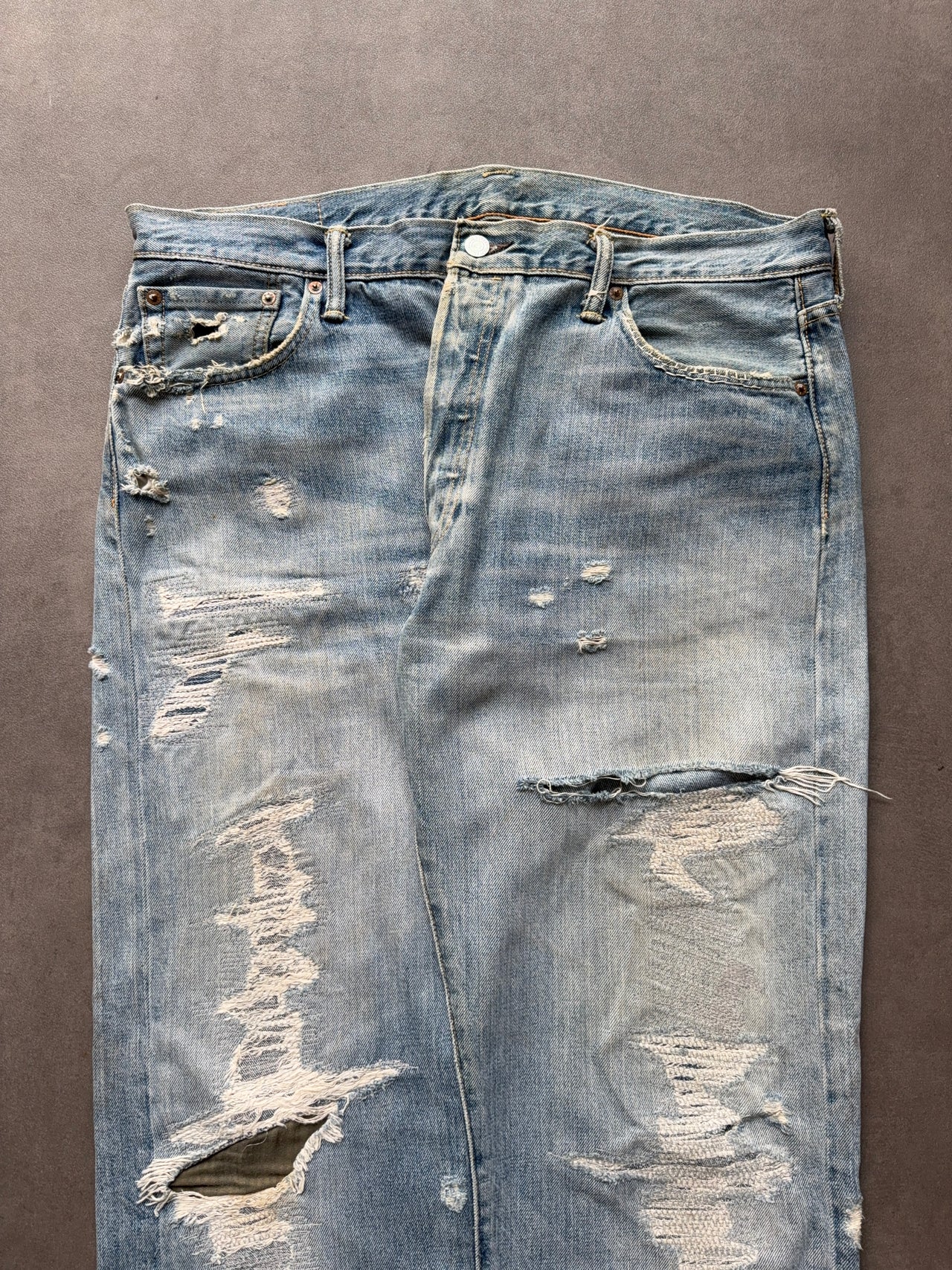 2000s Levi’s 501 distressed W36 L32