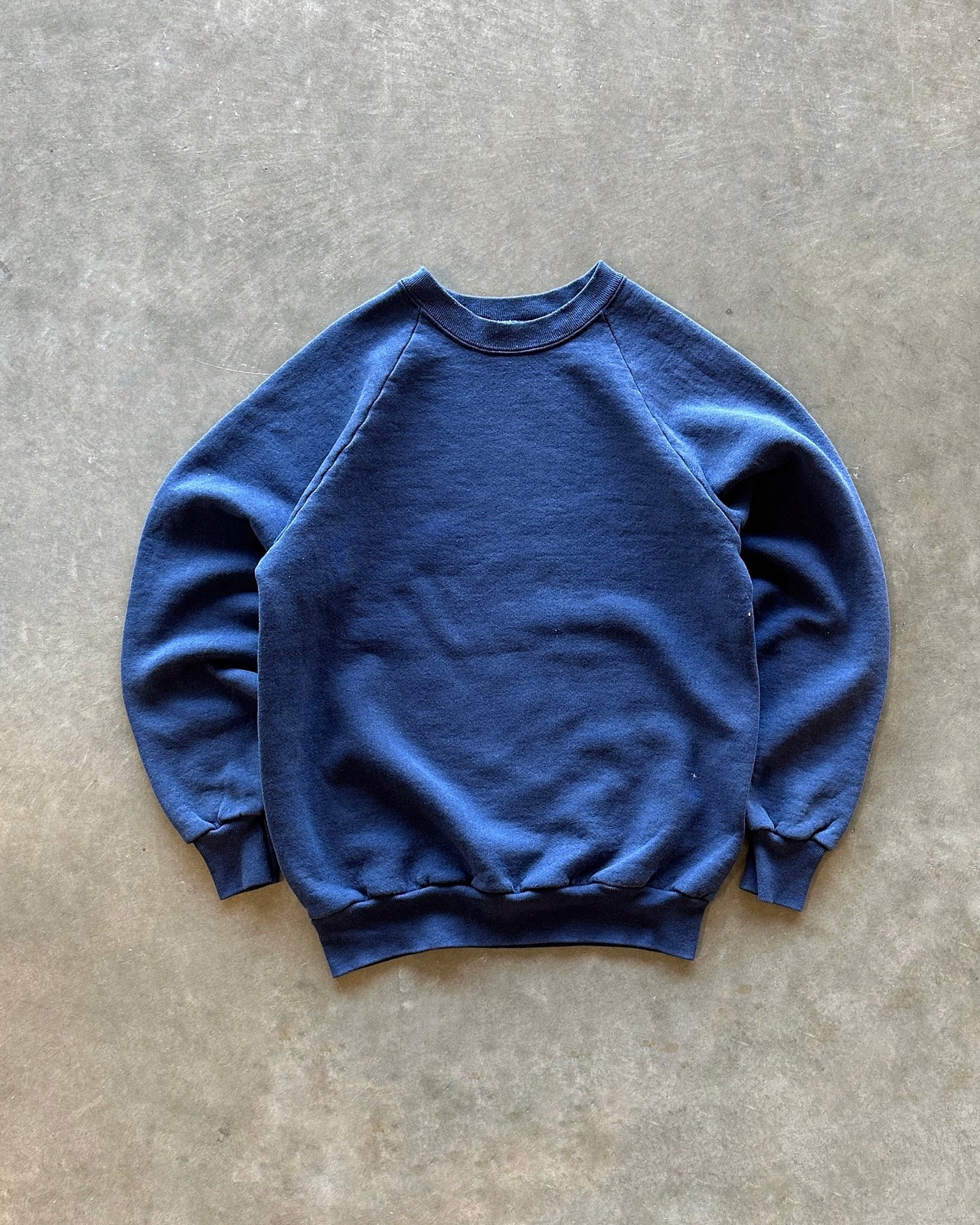 90s raglan crewneck (M)