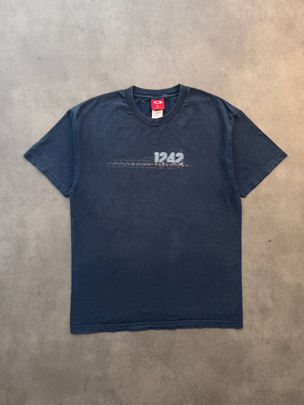 2000s Oakley tee (L)