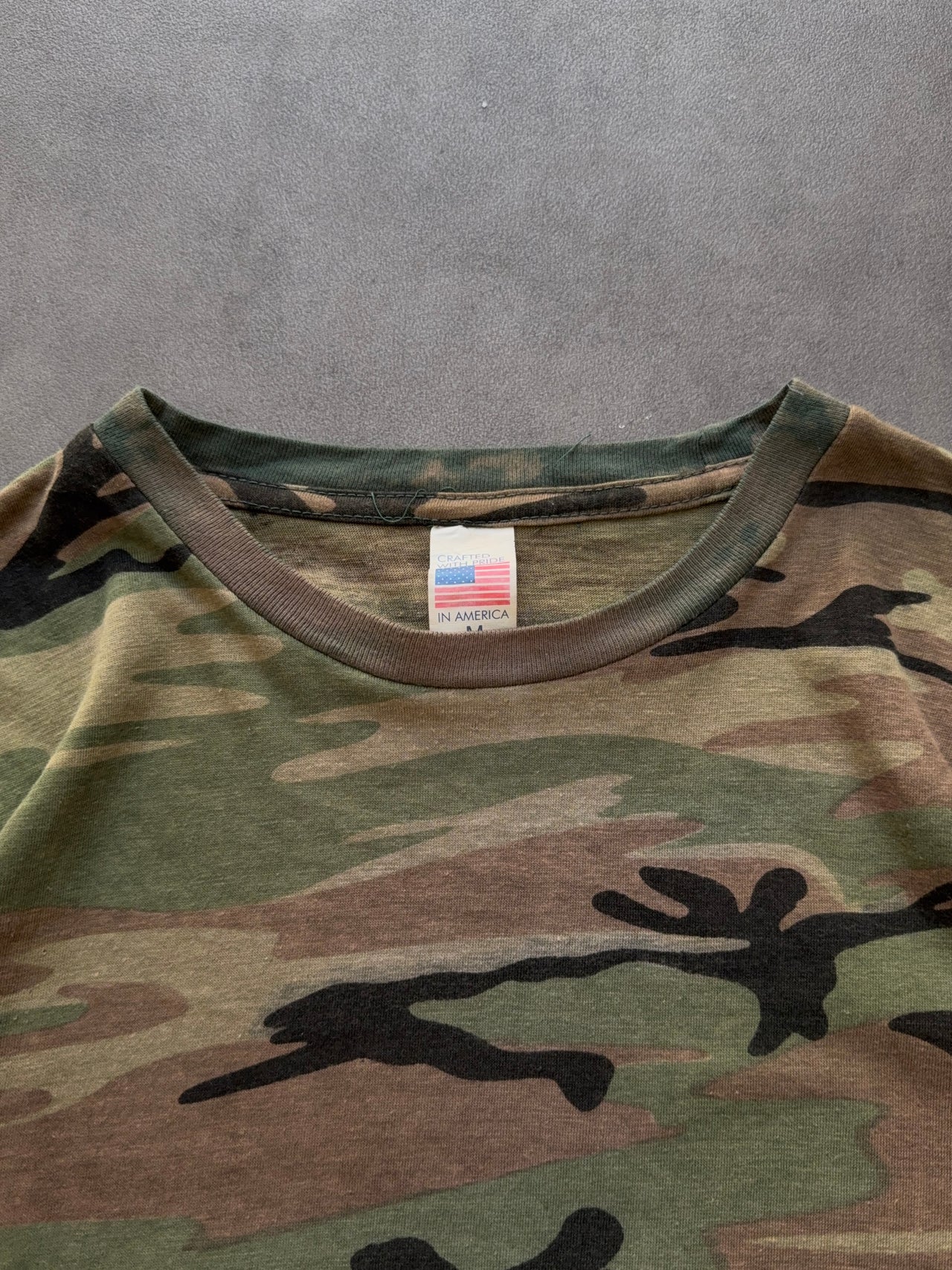 1980s Camo Longsleeve t-shirt (M)