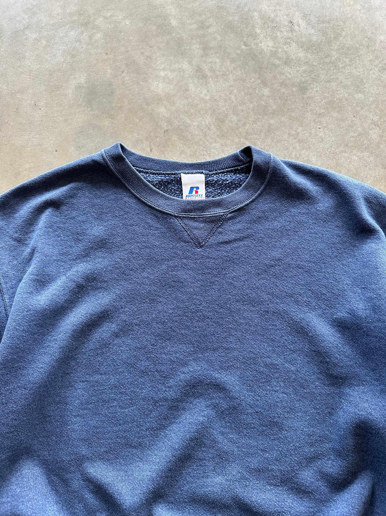 2000s Russell Athletic crewneck (L)
