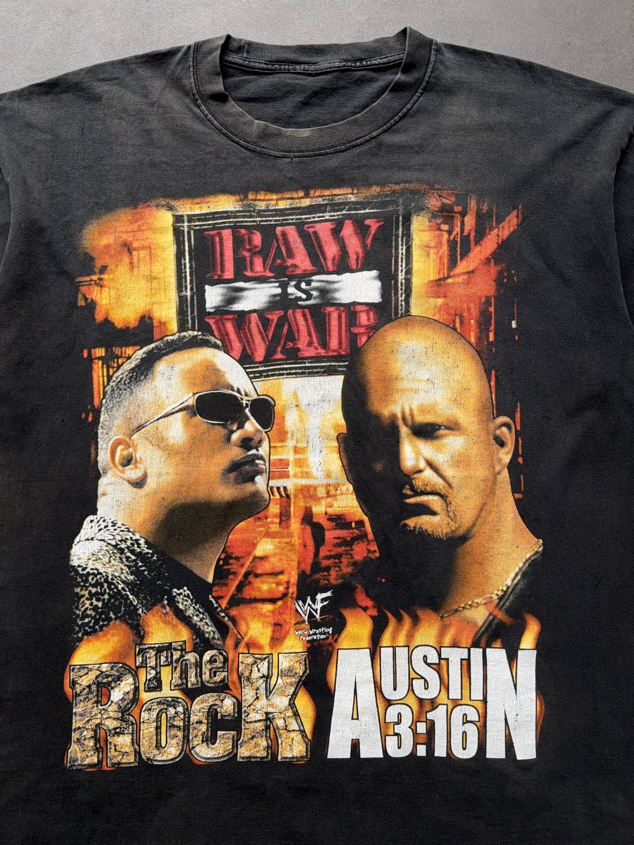 2000s The Rock Vs Steve Austin faded tee (XL)