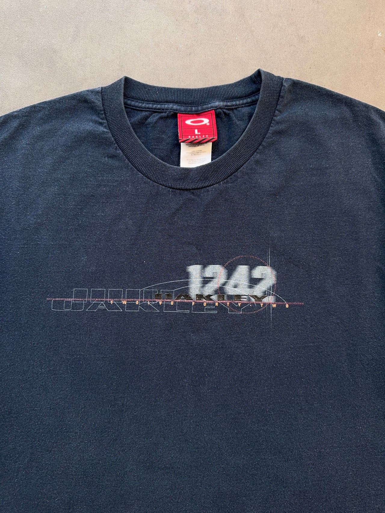 2000s Oakley tee (L)