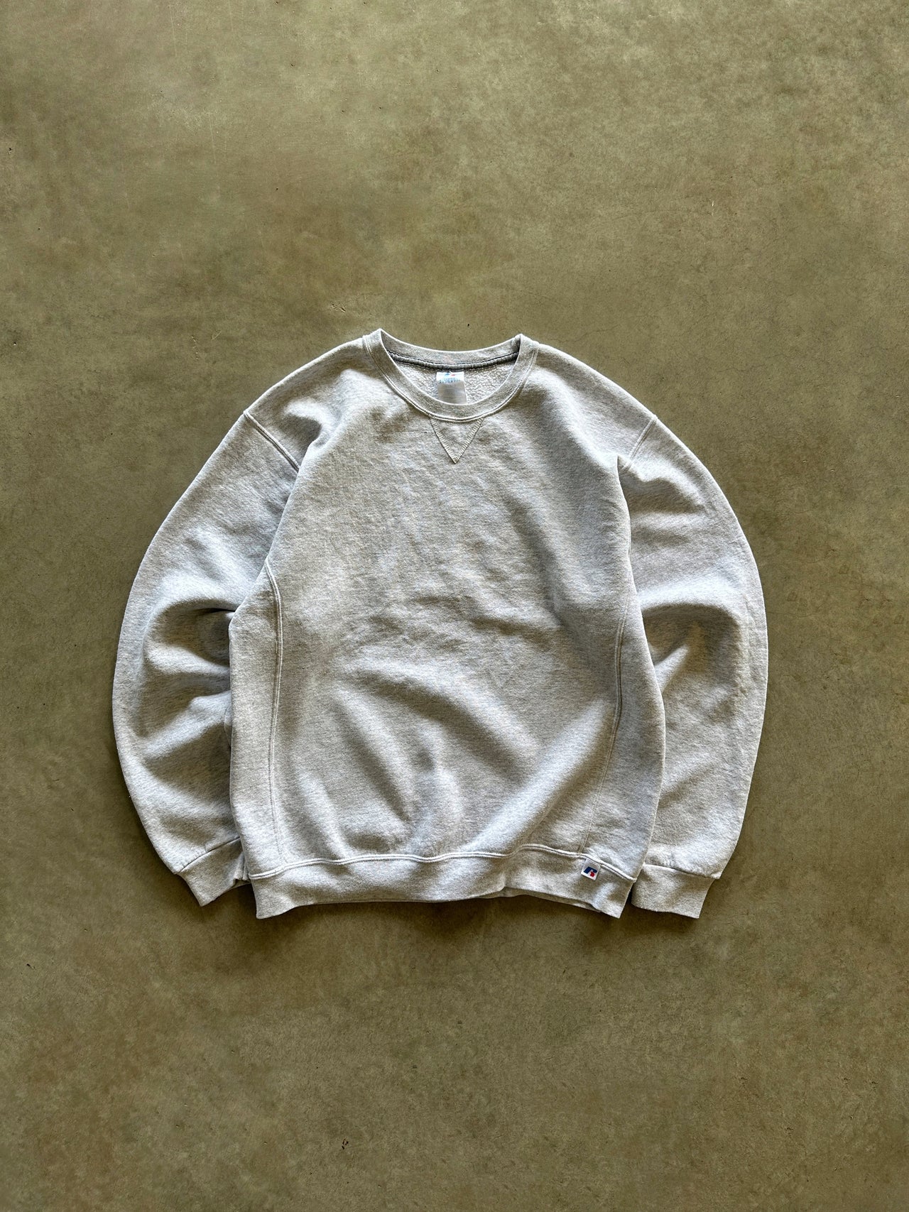 2000s Russell Athletic crewneck (L)