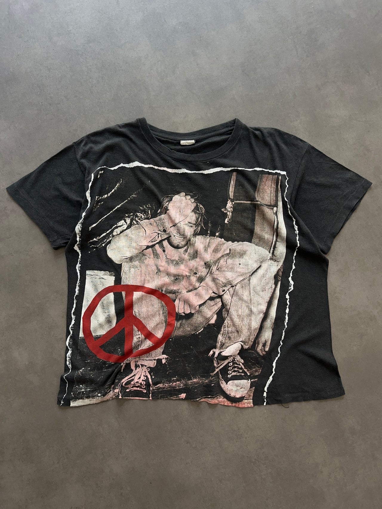 1990s Kurt Cobain crying faded tee (L)
