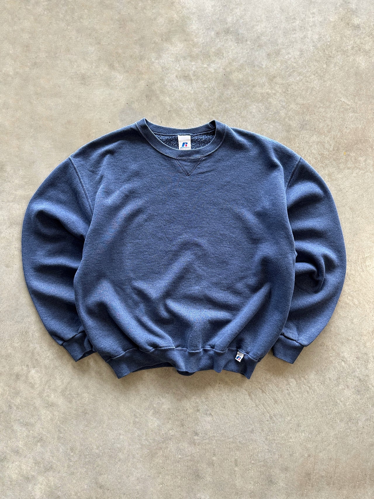 2000s Russell Athletic crewneck (L)