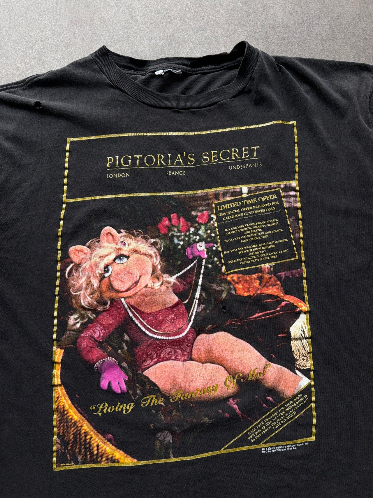 1990s Faded Pigtoria’s secret tee (L)