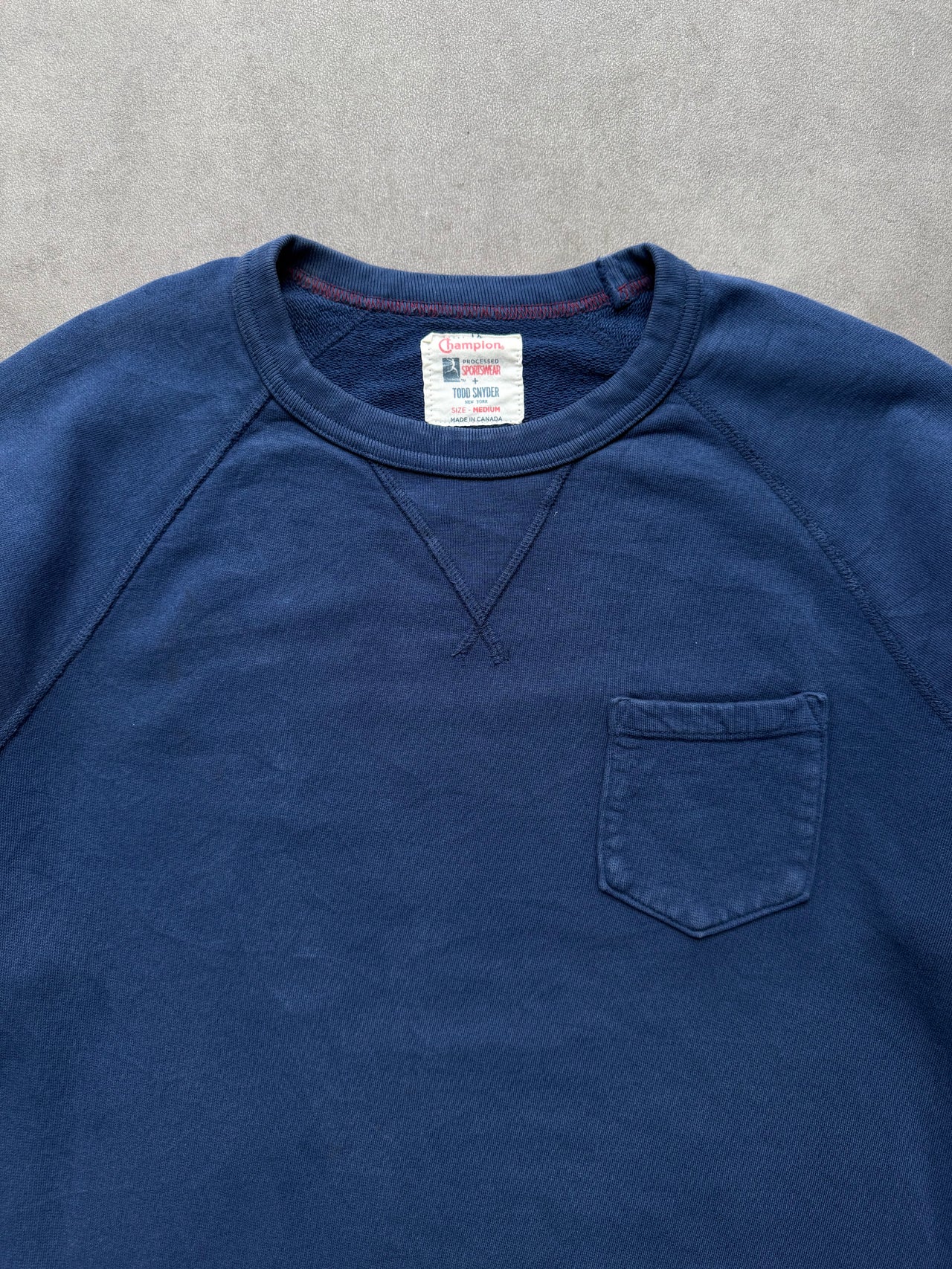 2000s Champion Raglan Crewneck (M)