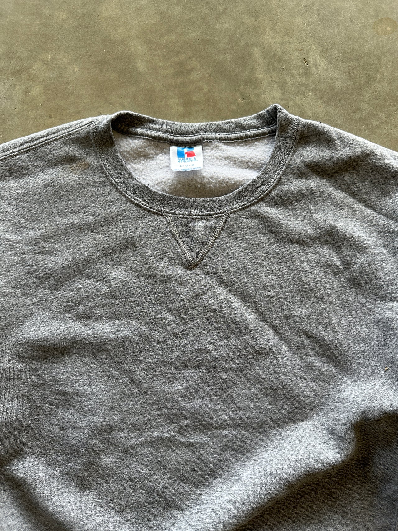 2000s Russell Athletic crewneck (L)