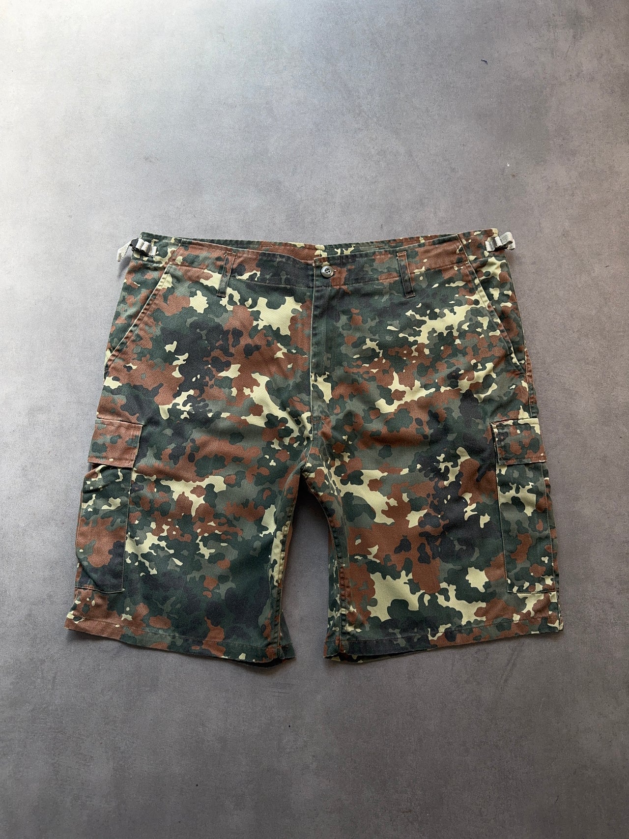 1990s Camo shorts (XL)