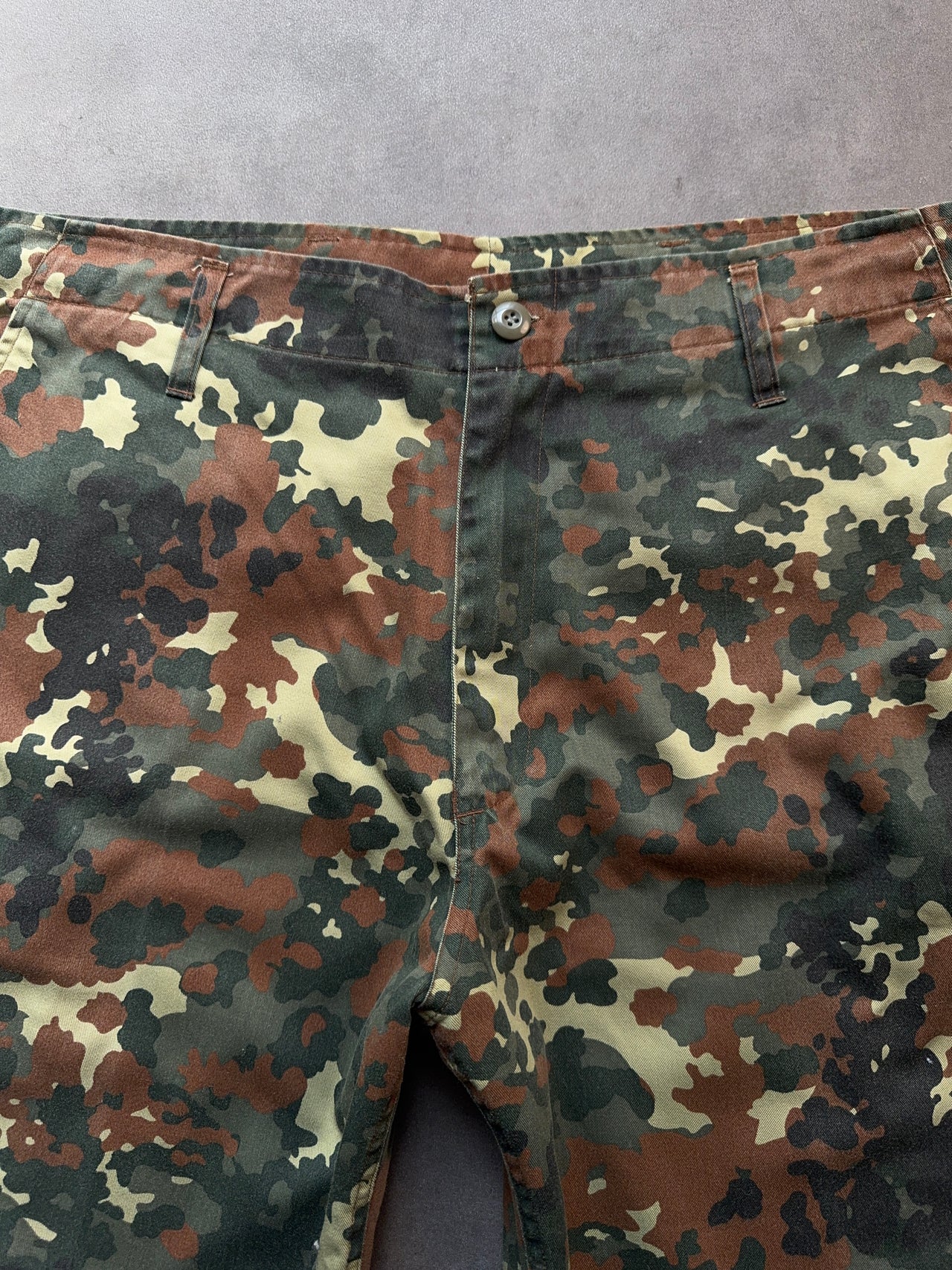 1990s Camo shorts (XL)