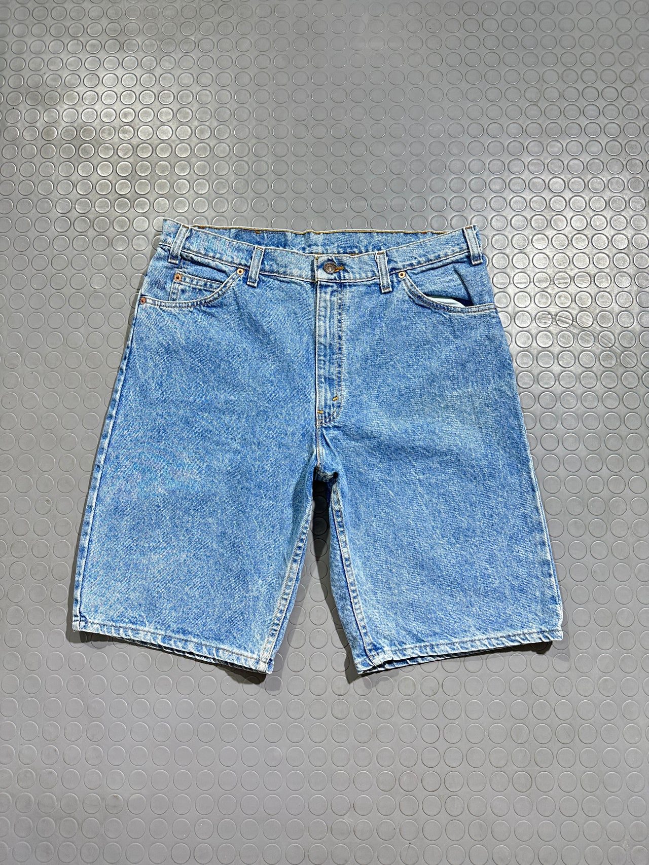 90s Levi’s 550 denim shorts (36)