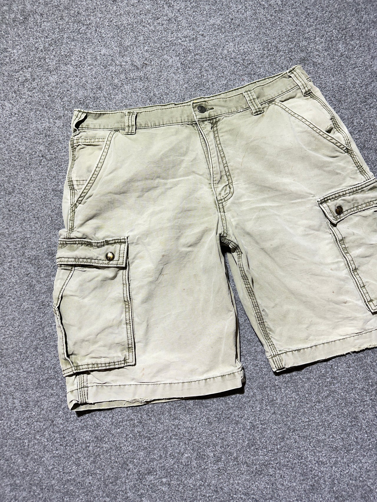 Carhartt cargo shorts (36)