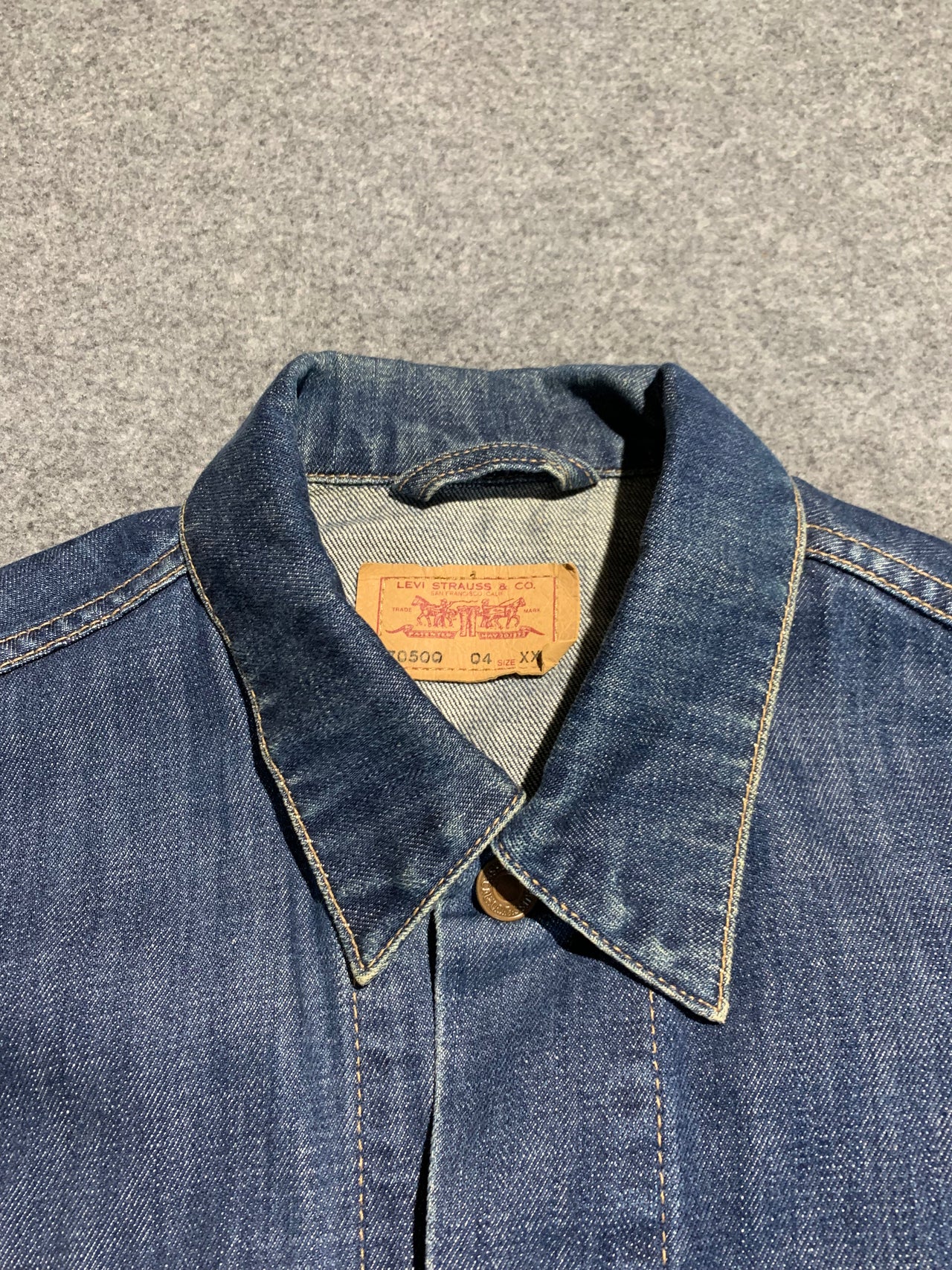 LEVI’S DARK BLUE DENIM JACKET