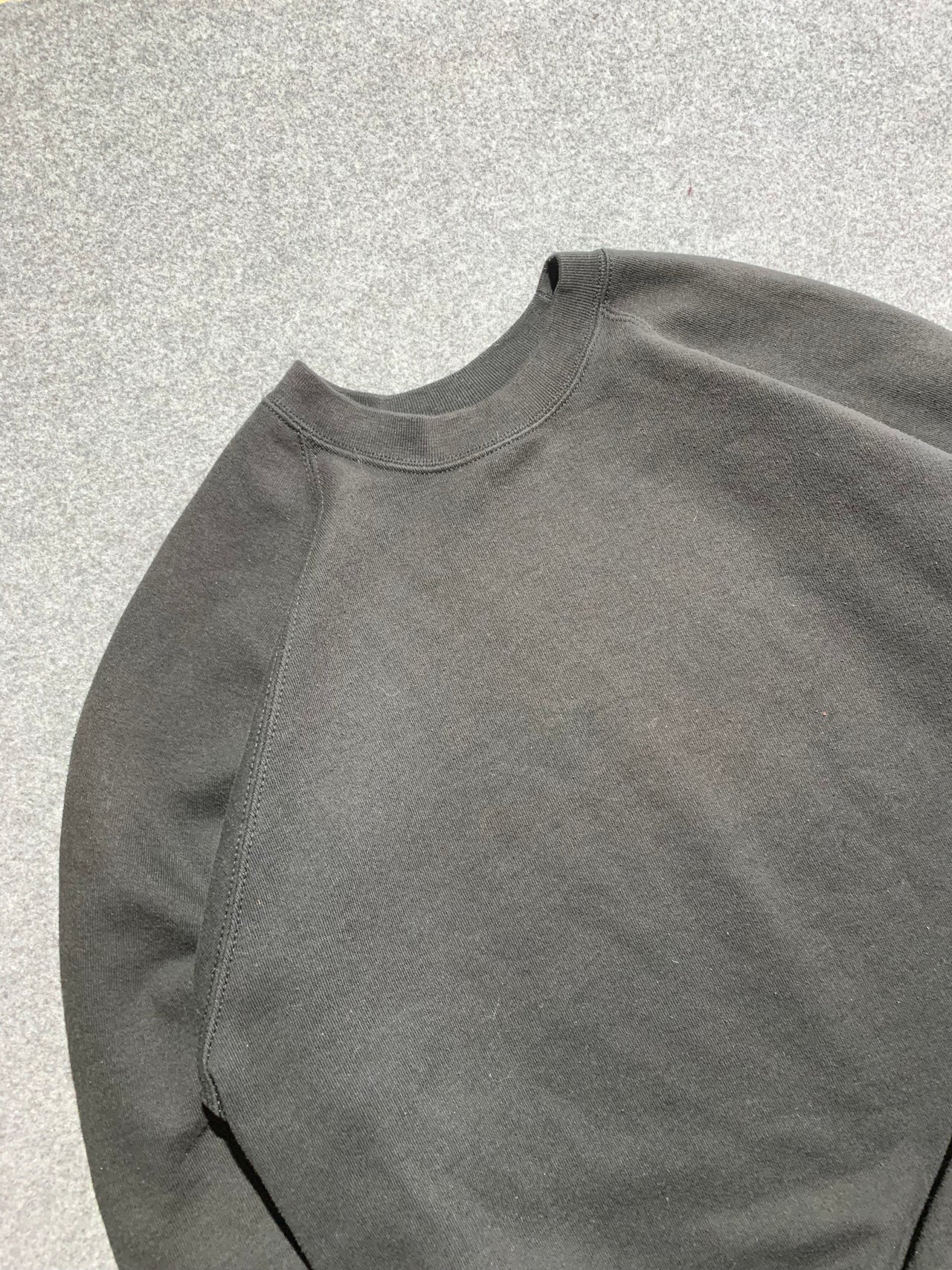 Russell Athletic Classic black crewneck (L)