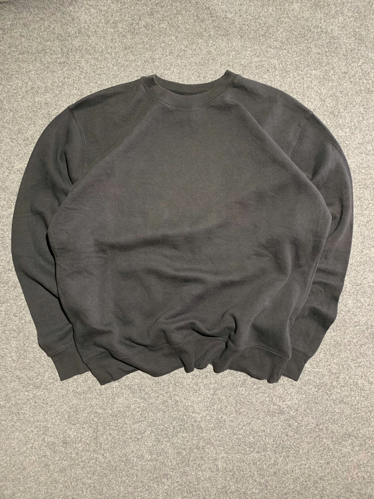 Russell Athletic classic black crewneck (L)