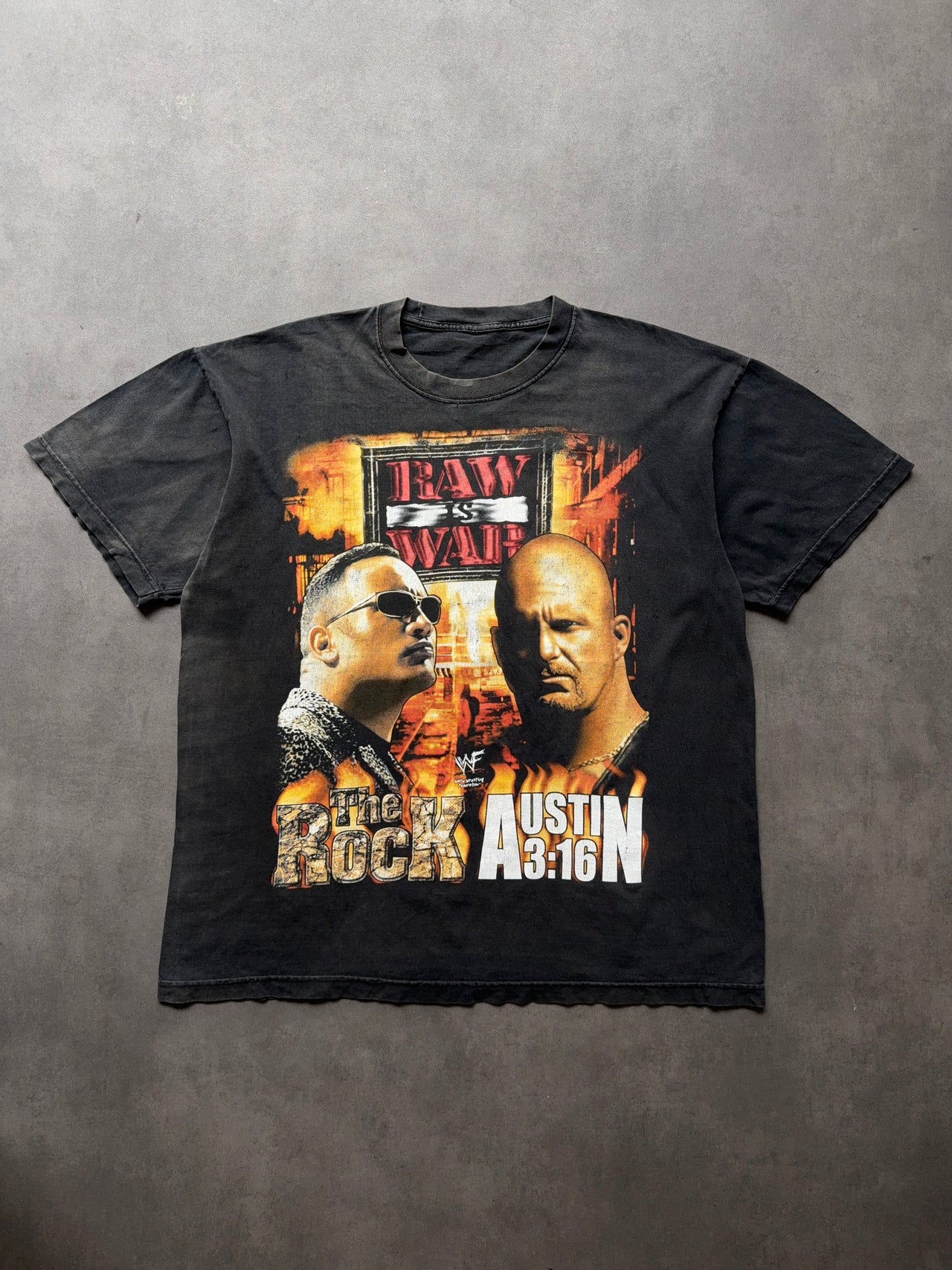 2000s The Rock Vs Steve Austin faded tee (XL)