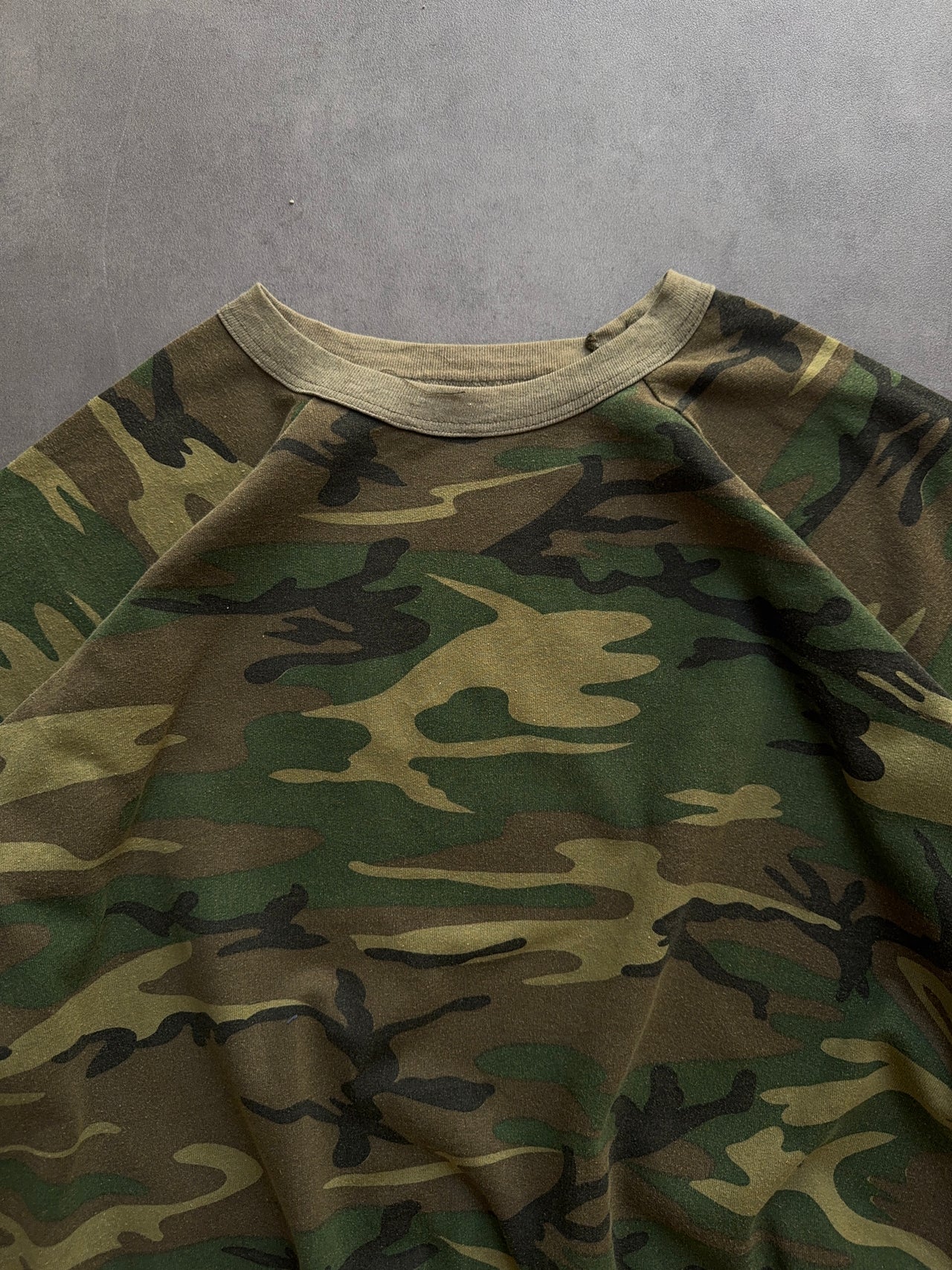 1980s faded US Army Camo Sweatshirt (L)