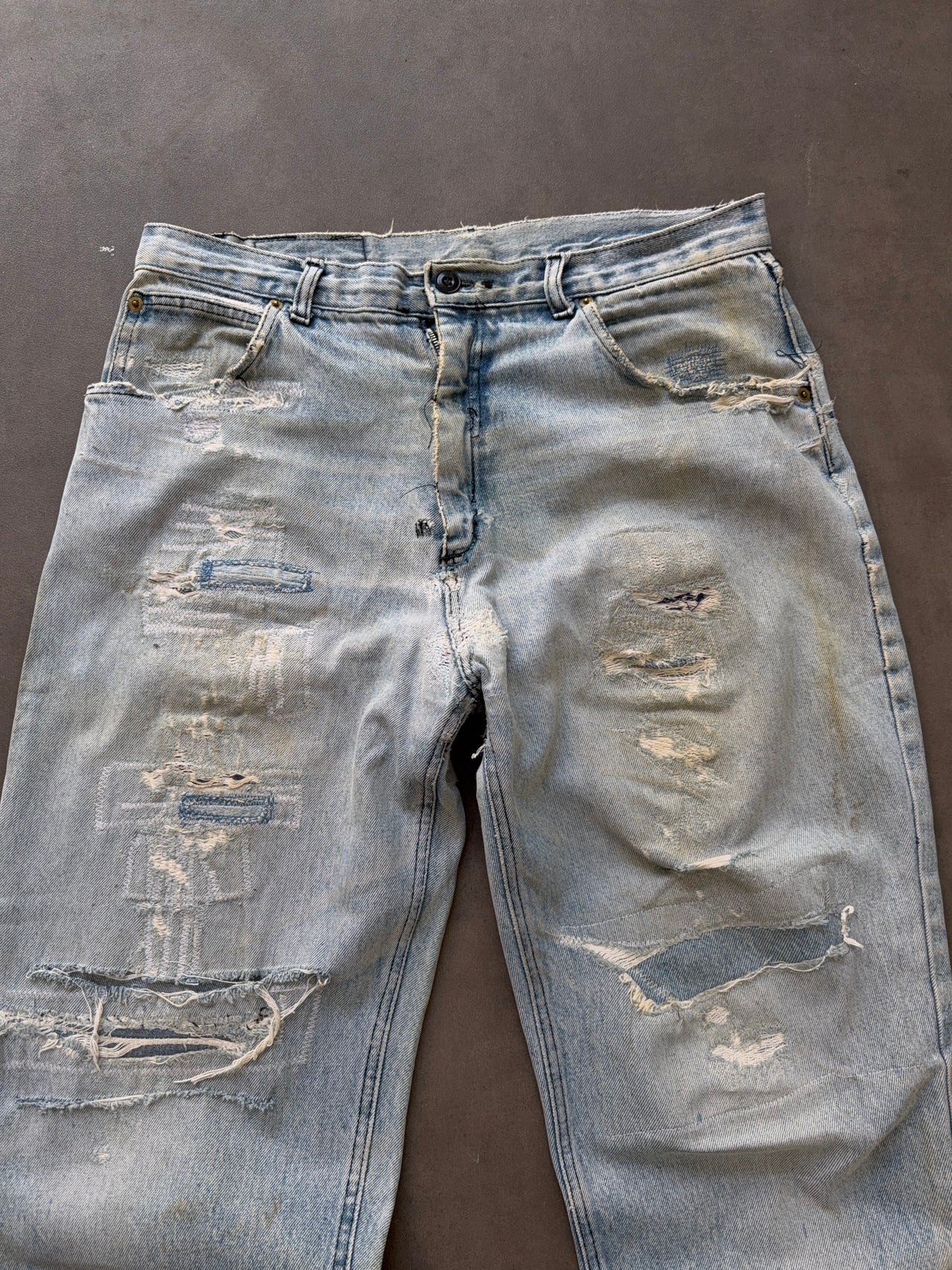 1990s Distressed light denim W34 L32