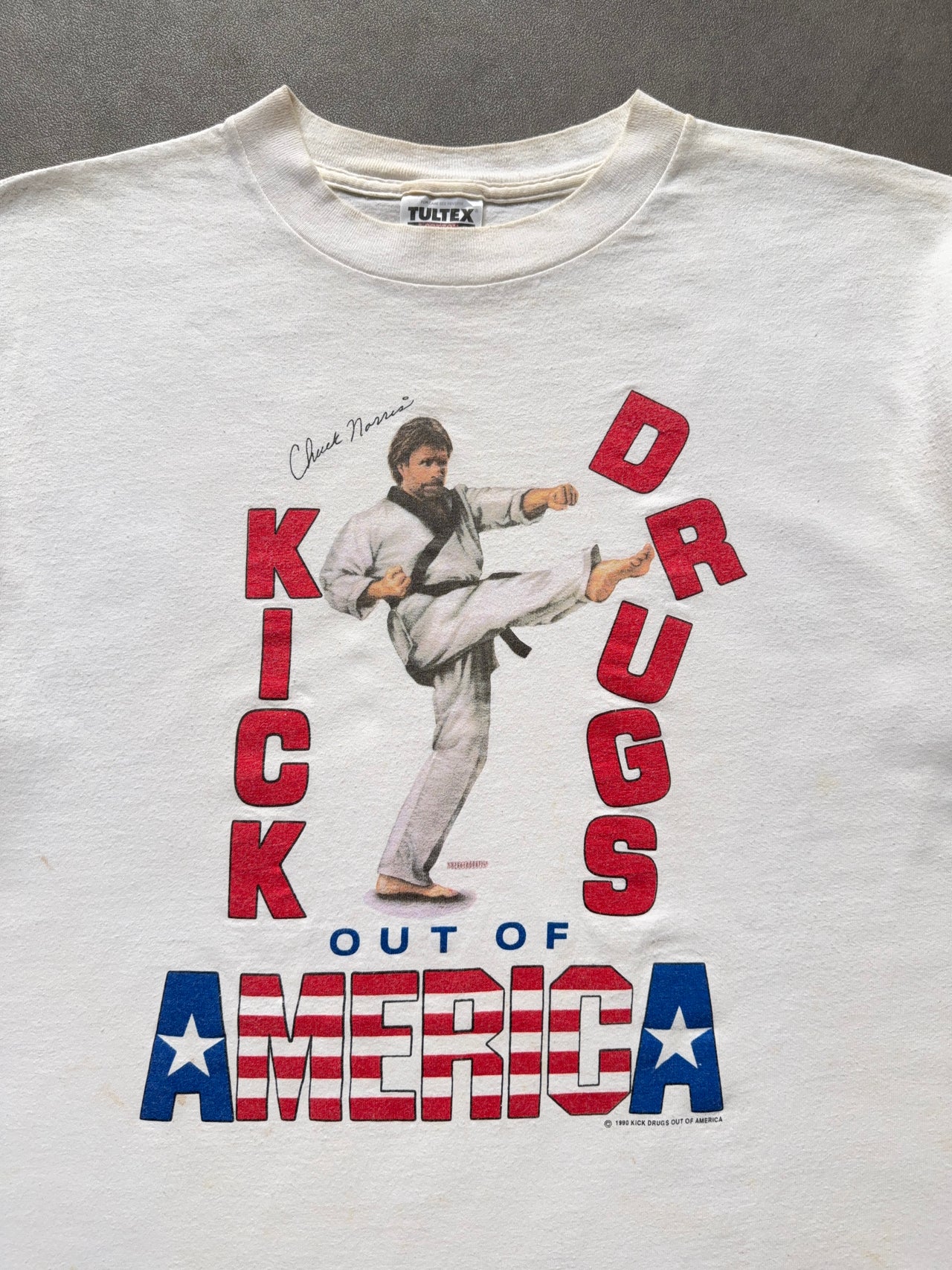 1990a Chuck Norris Kick Drugs tee (XL)