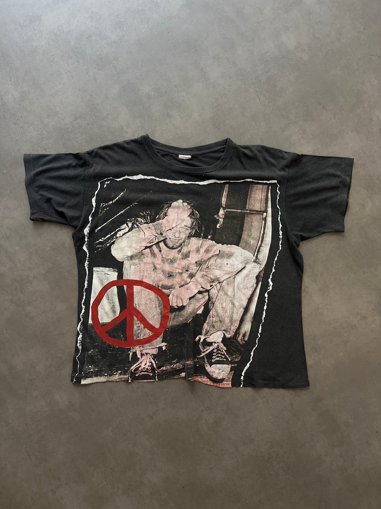 1990s Kurt Cobain crying faded tee (L)