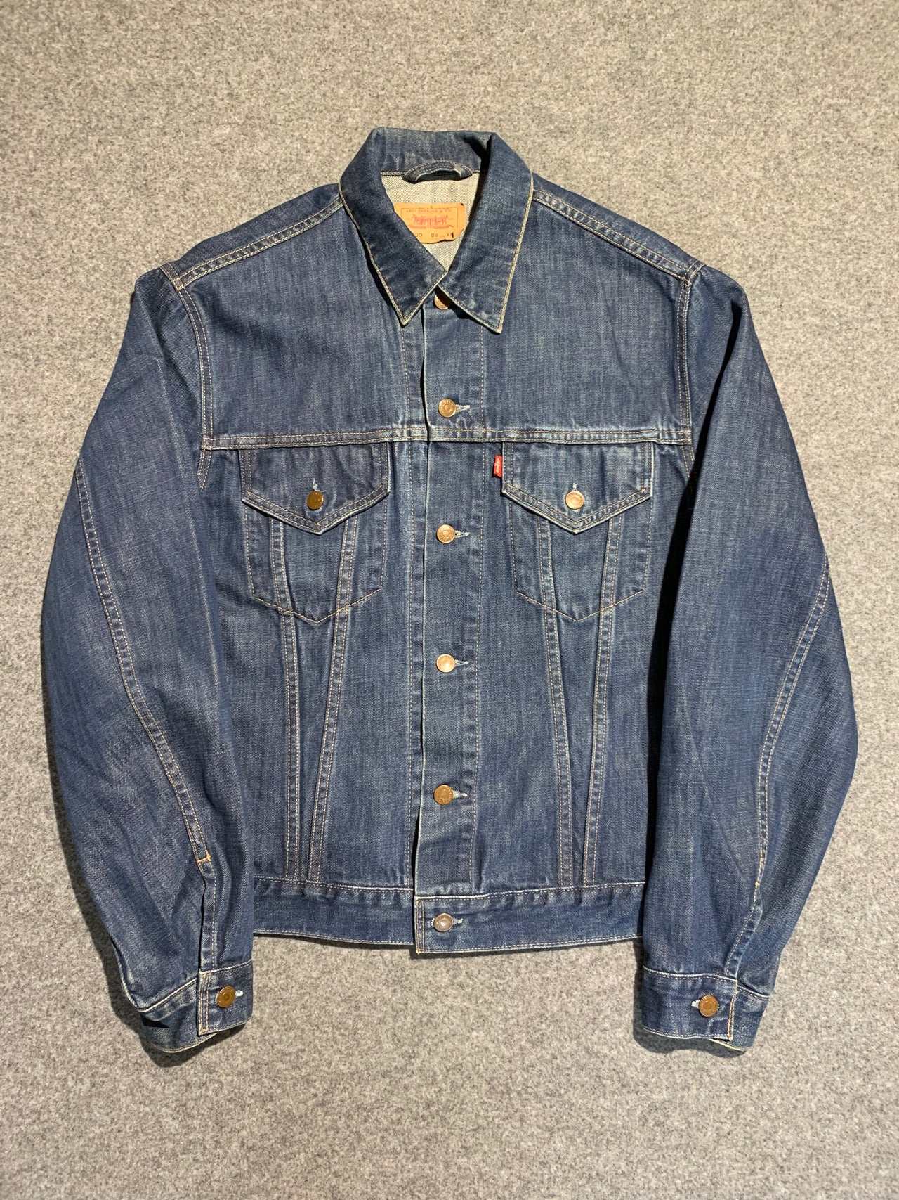LEVI’S DARK BLUE DENIM JACKET